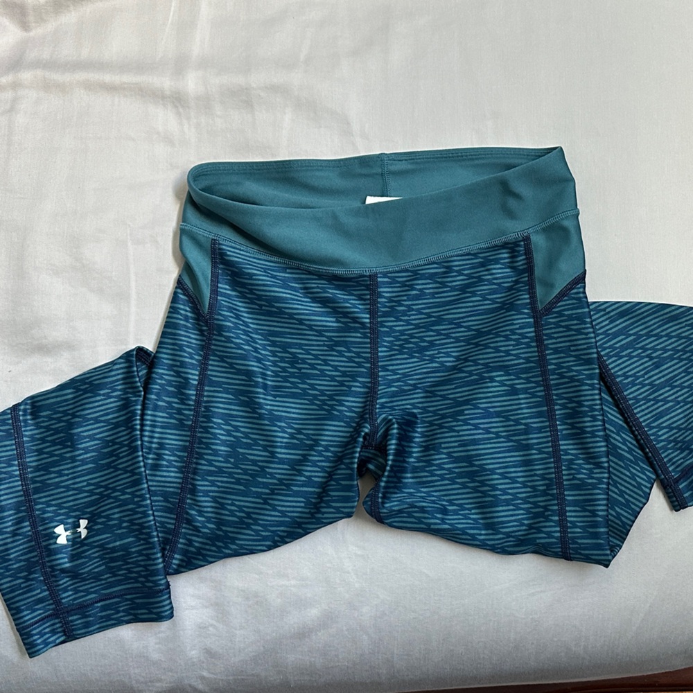 Under Armour women’s teal Patterned active capri pants